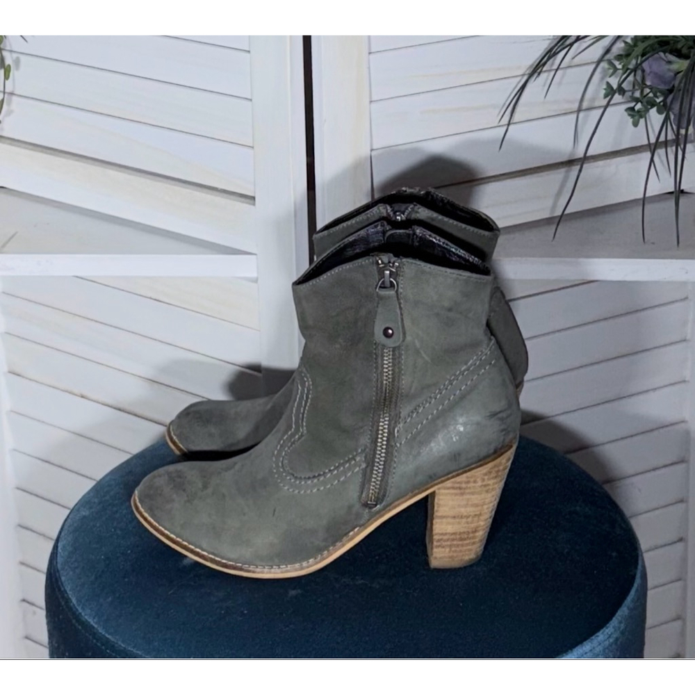 Rebel Taupe Gray Leather Ankle Cowboy Boots Size 9